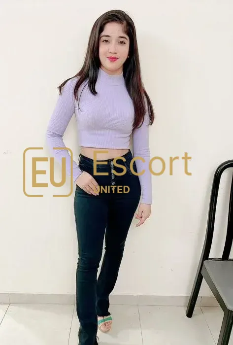 Prenota Eishita, di 24 anni, escort a Palm Jumeirah