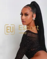 Tyla, Abu Dabi konumunda eskort kız — fotoğraf 2