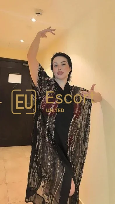 Yufina, dame d'escorte à Dubaï — photo 8