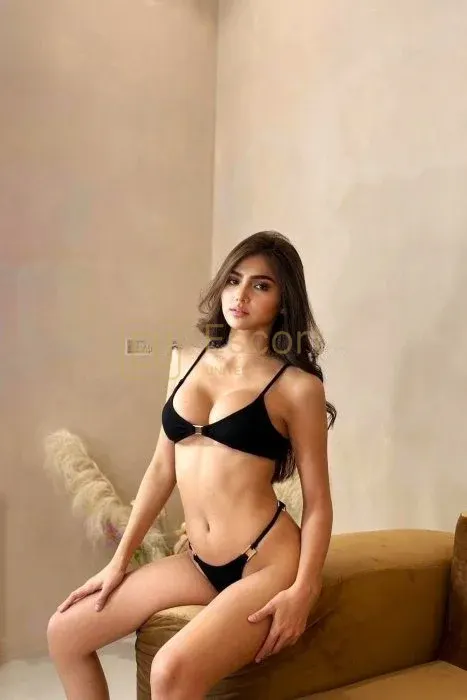 Santa, 27, female escort in Dubai