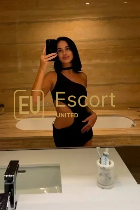 Melissa, μια 23 ετών γυναίκα συνοδός στην Άμπου Ντάμπι — φωτογραφία 9