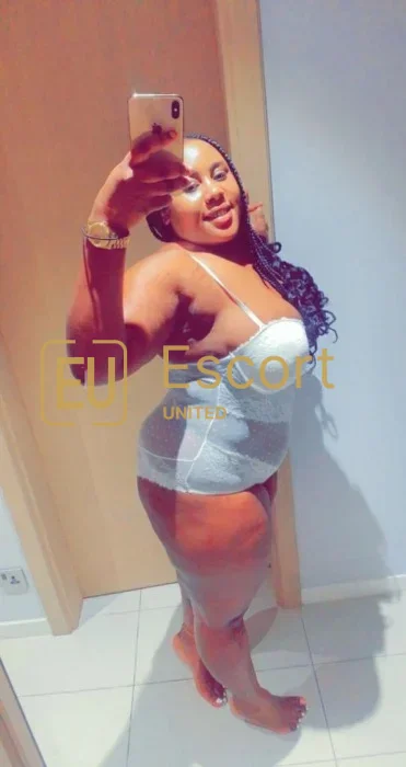 Sharon, escort donna an Abu Dhabi, Emirati Arabi Uniti — foto 3