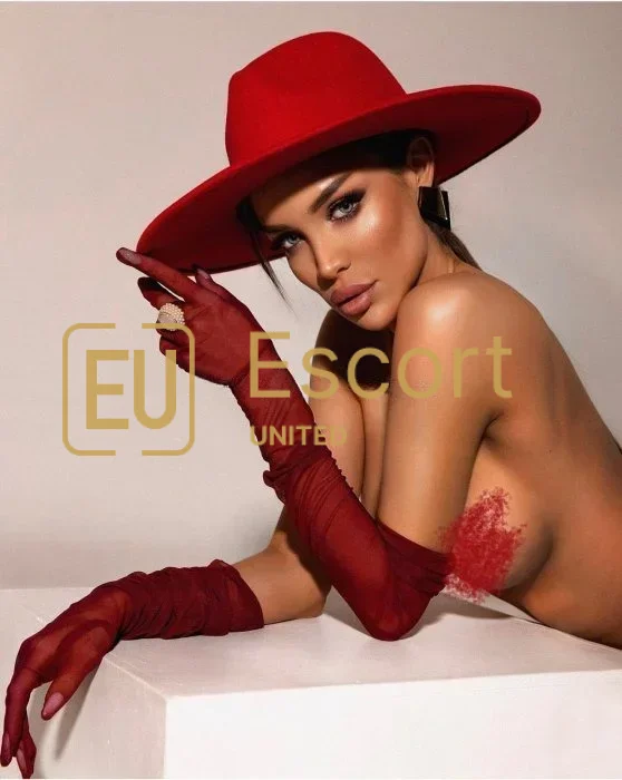 Female escort Katy based in Abu Dhabi — photo 11