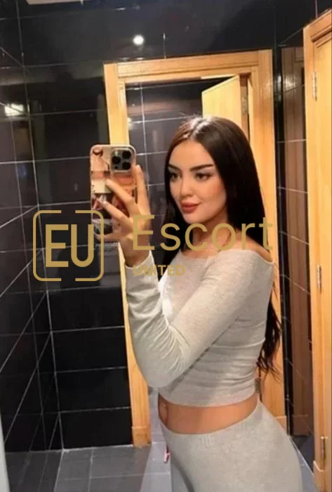 Escort girl Wafa based in Abu Dhabi — photo 8