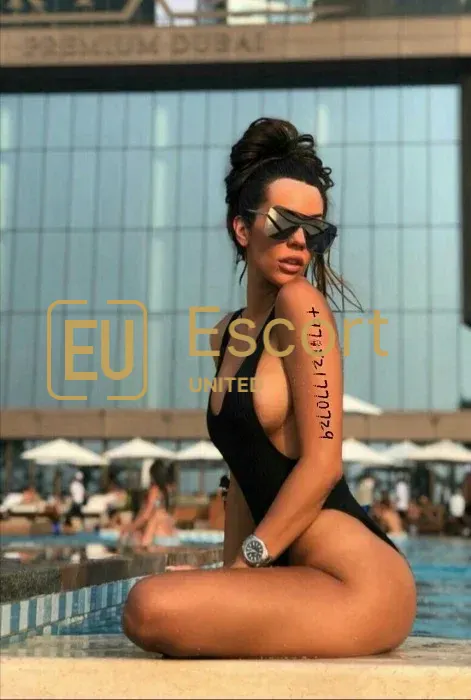 Mia, fille d'escorte à Ajman (30)