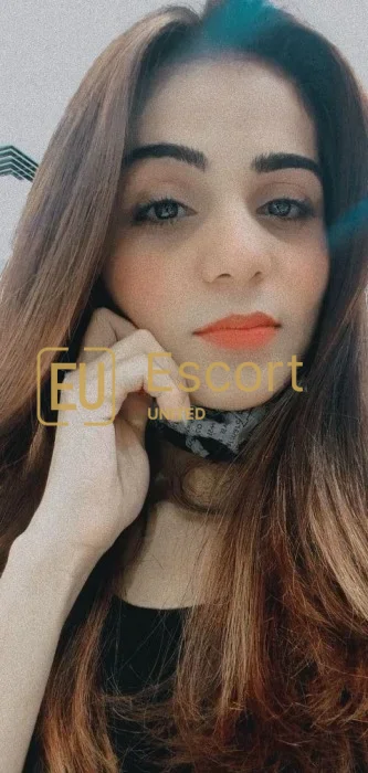 Karishma, fille d'escorte à Ajman, EAU — photo 3