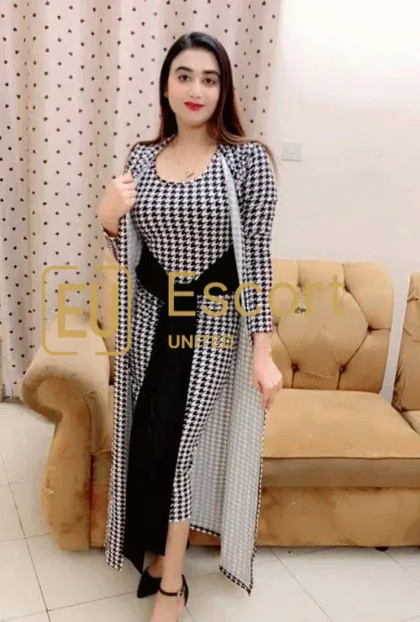 Sara, ve věku 25 let, společnice v Abú Dhabí