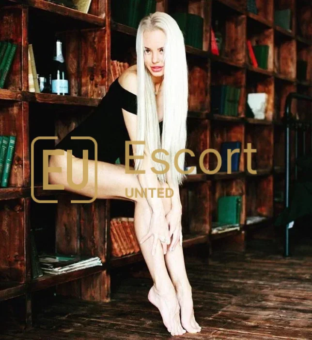 Karina Amaizing, Begleiterin in Dubai — Foto 5