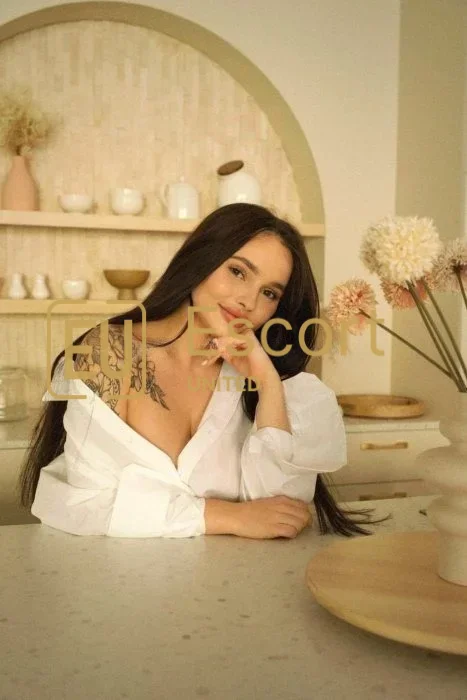 Sofi, eskort devojka u Dubai, UAE — fotografija 9