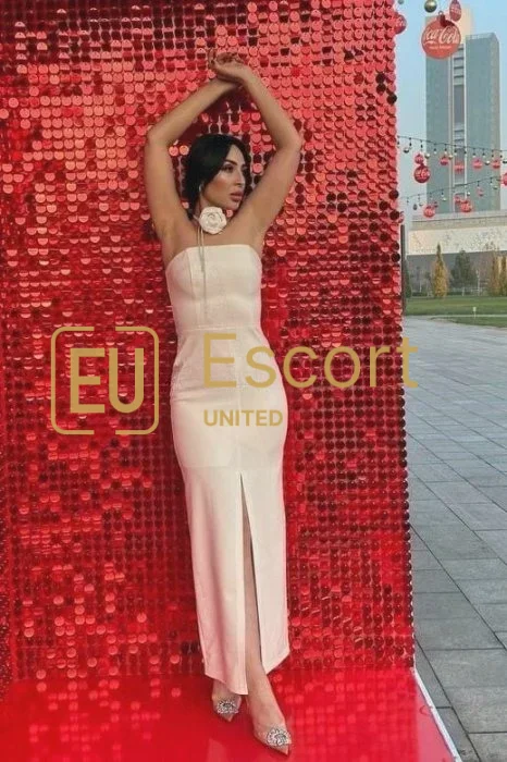 Buche Giselle, eine 28-jährige Escort in Dubai — Foto 6