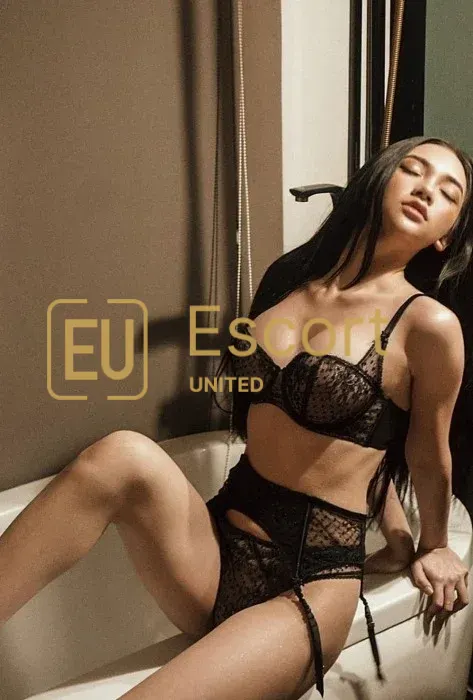 Γνωρίστε τη Maria, μια 26 ετών συνοδό στην Άμπου Ντάμπι
