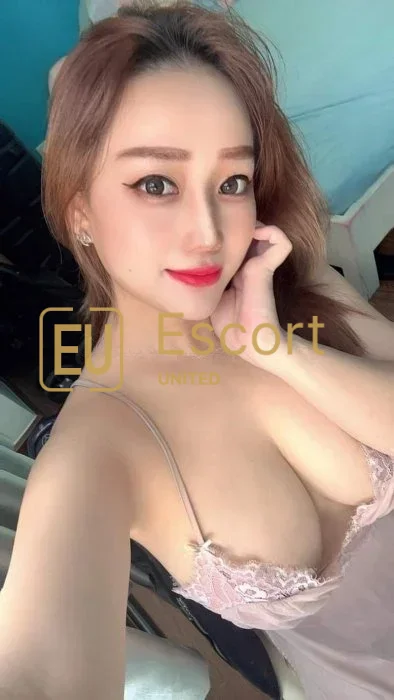 Vrouwelijke escort Cindy in Abu Dhabi — foto 8