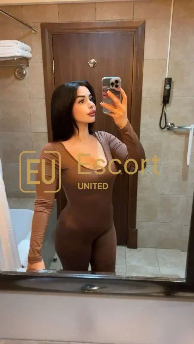 Triff Amira, Escort in Abu Dhabi — Foto 6