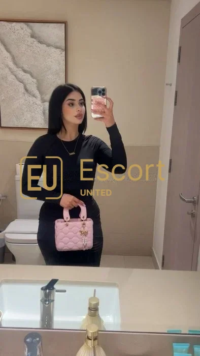 Escort-Dame Amira in Abu Dhabi, 22 — Foto 2