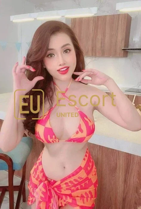 Tina, eine 25-jährige Begleiterin in Abu Dhabi — Foto 10