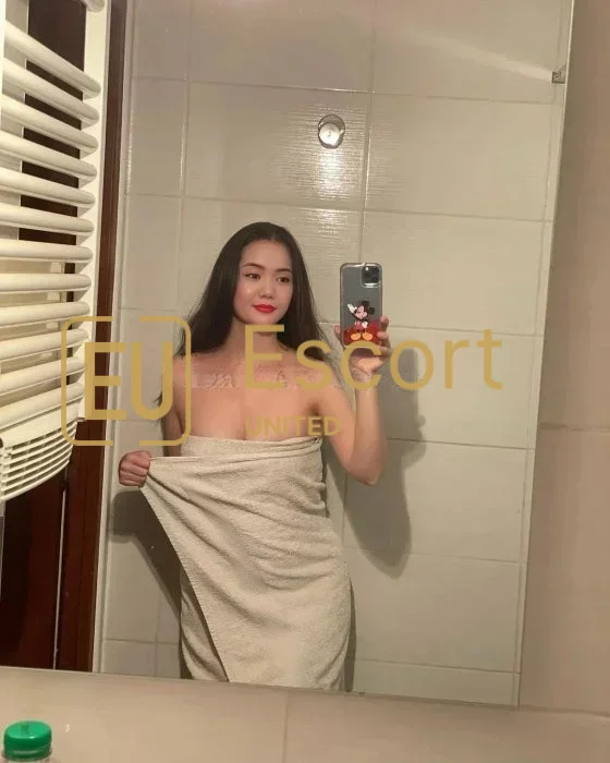 Meet Nika, a 23-year-old escort in Abu Dhabi — photo 5