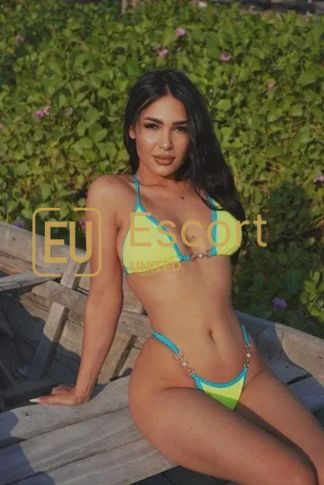 Elika, 26, Dubai konumunda kadın eskort