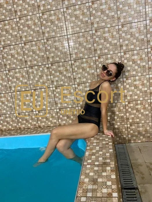 Rezerv-o pe Liza, în vârstă de 22 de ani, escortă în Dubai — fotografia 6
