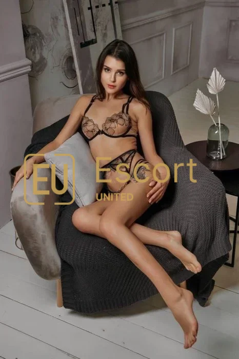Mikki, eine 21-jährige Begleiterin in Dubai — Foto 3
