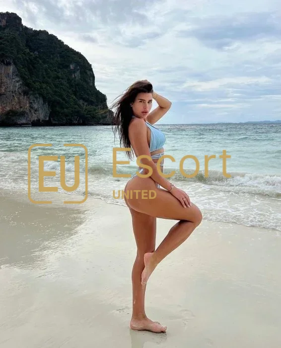 Rezerv-o pe Viki, în vârstă de 28 de ani, escortă de sex feminin în Abu Dhabi — fotografia 8