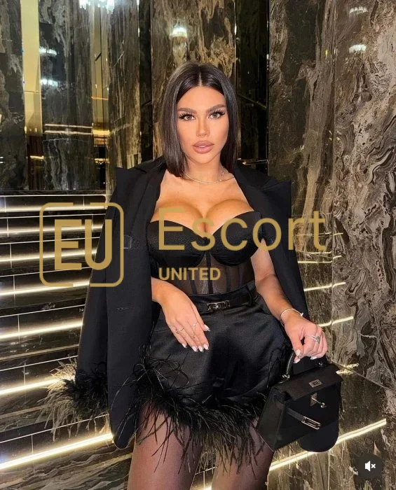 Cunoaște-o pe Viki, escortă în Abu Dhabi — fotografia 11