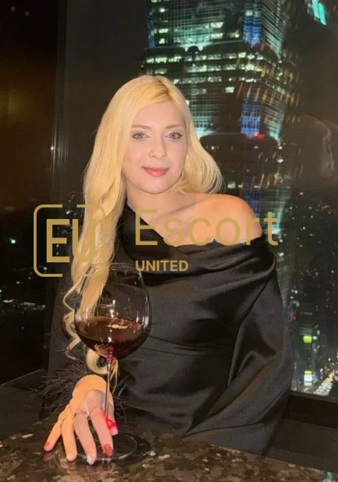 Patricia, γυναίκα συνοδός στην Ντουμπάι — φωτογραφία 6