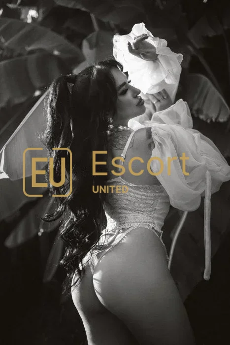 Triff Renira, eine 29-jährige Escort in Dubai — Foto 19