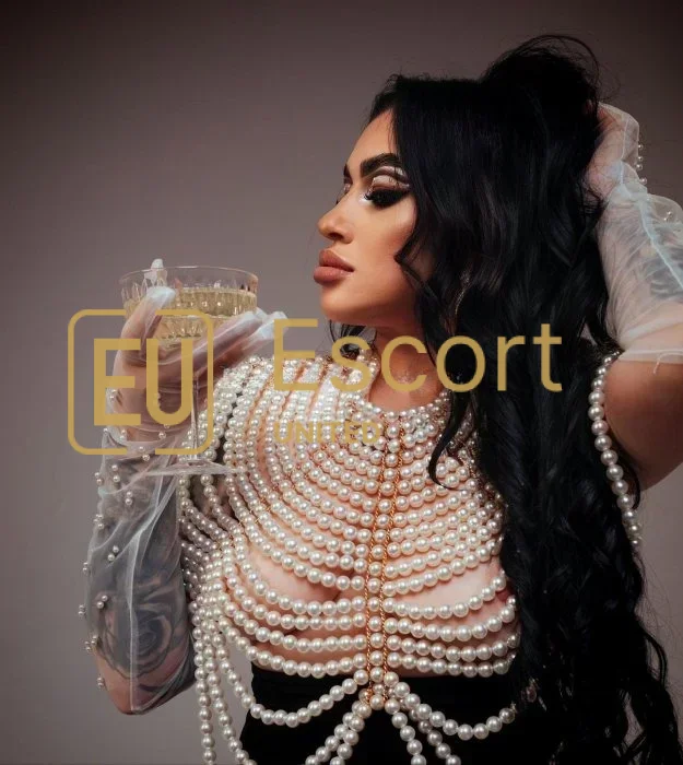 Renira, eine 29-jährige Begleiterin in Dubai — Foto 17