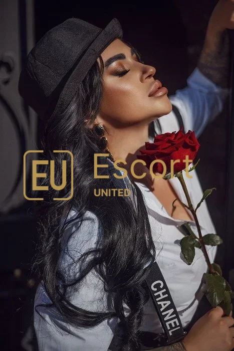 Triff Renira, eine 29-jährige Escort in Dubai — Foto 2