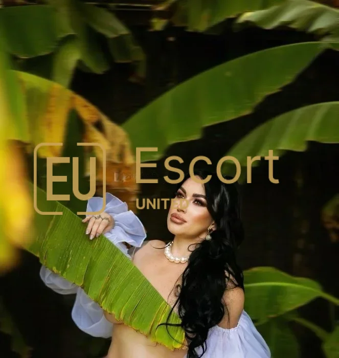 Renira, Escort Lady in Dubai — Foto 14