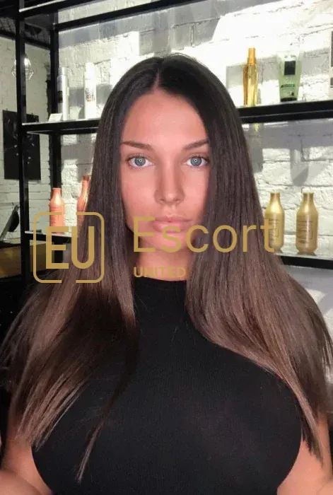 Rose, accompagnatrice de 28 ans à Dubaï