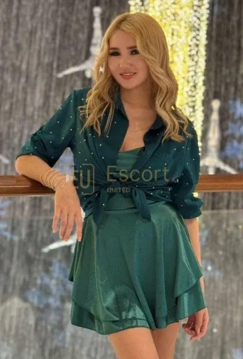 Suzi, 23, female escort in Dubai