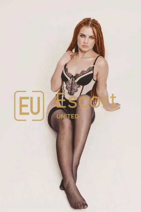 Buche Lalita, eine 20-jährige Escort in Dubai — Foto 2