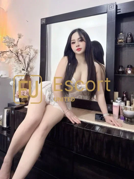 Mina, Escort-Dame in Abu Dhabi — Foto 6