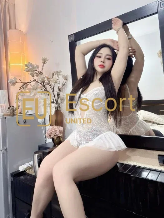 Escort-Dame Mina in Abu Dhabi (24) — Foto 8