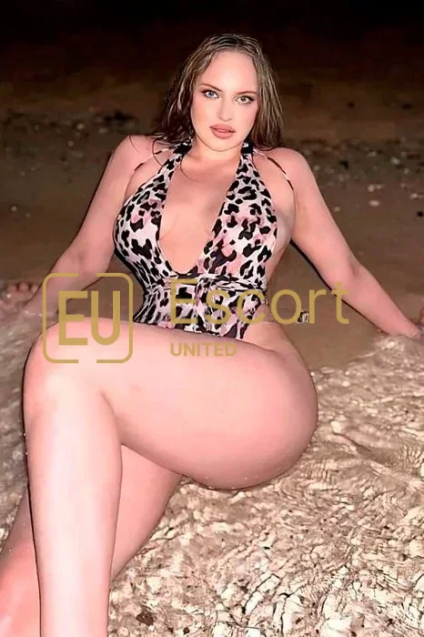 Oksi, γυναίκα συνοδός στην Άμπου Ντάμπι — φωτογραφία 9