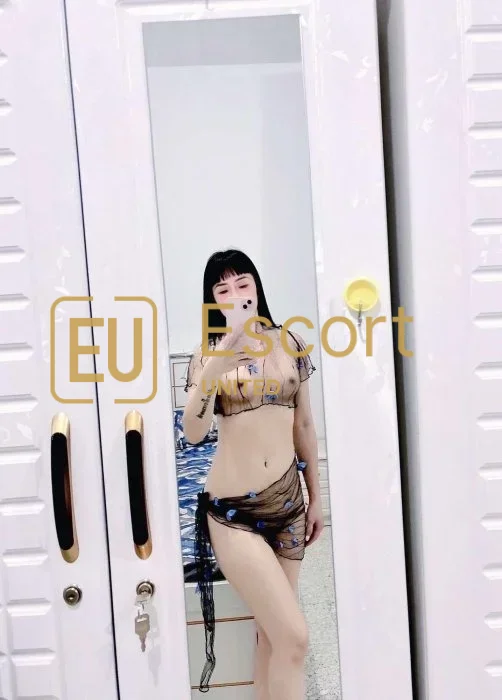 Escort girl Lyn in Abu Dhabi — photo 7