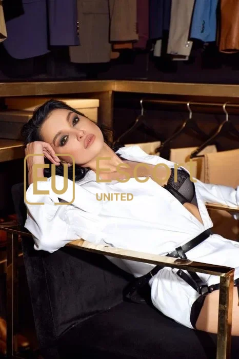 Aria, 38, escorte féminine à Dubaï — photo 6