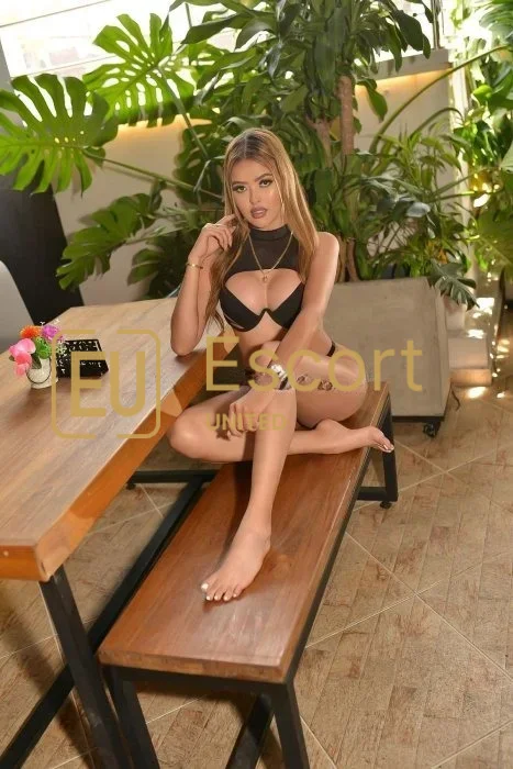 Paula, 23, female escort in Dubai — photo 2