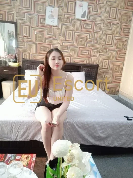 Cunoaște-o pe Lisa, în vârstă de 24 de ani, escortă de sex feminin în Abu Dhabi — fotografia 2