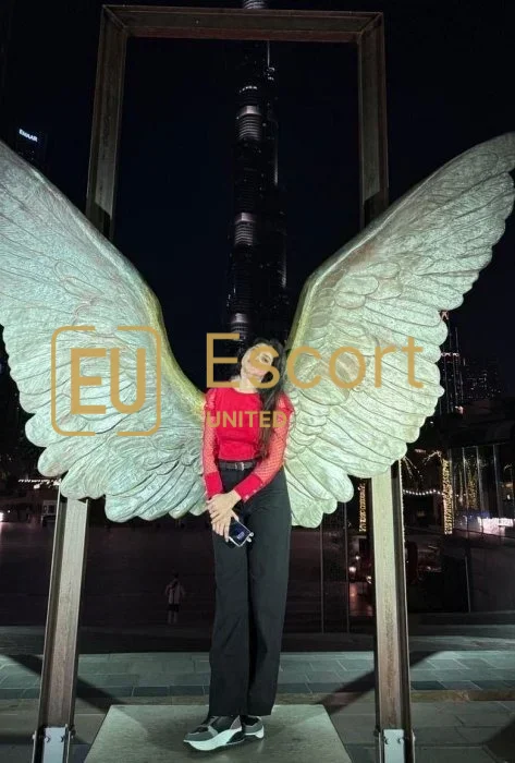 Vrouwelijke escort Sara in Dubai — foto 1