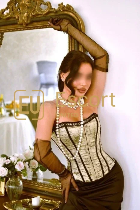 Escort Kinessa che risiede a Dubai — foto 10