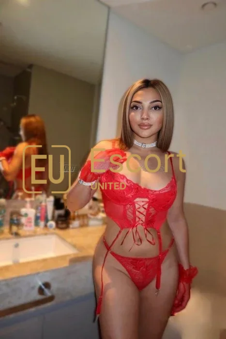 Buche Anna, Escort in Dubai — Foto 1