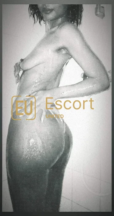 Mia Linina, signora escort a Dubai, Emirati Arabi Uniti — foto 5