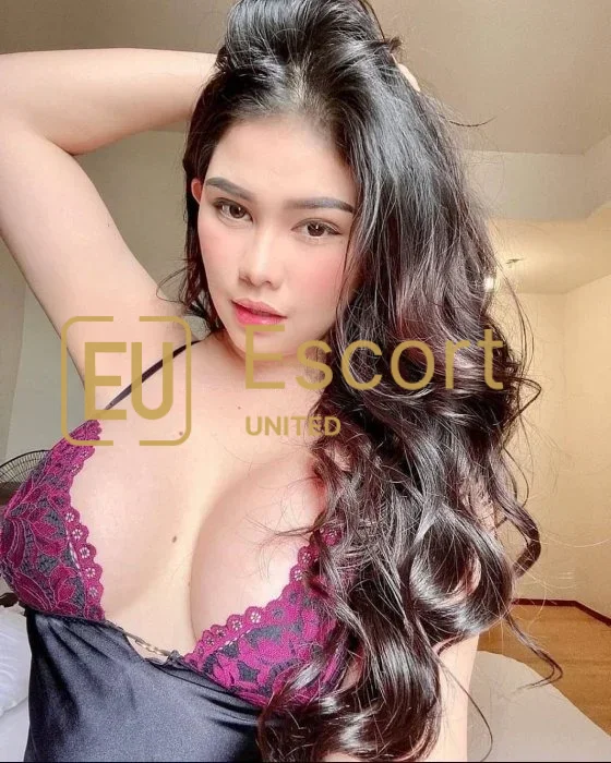 Kelly, escort donna an Abu Dhabi, Emirati Arabi Uniti — foto 9