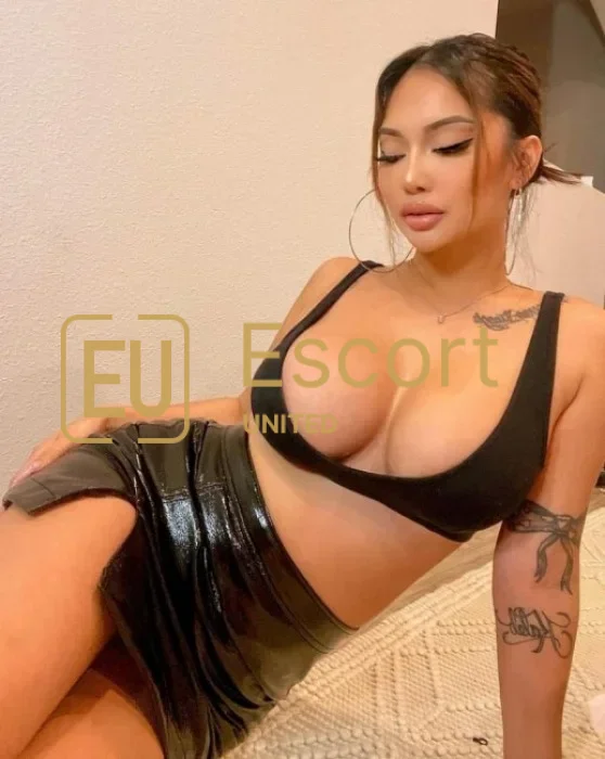 Triff Lisa, Escort Lady in Abu Dhabi — Foto 2