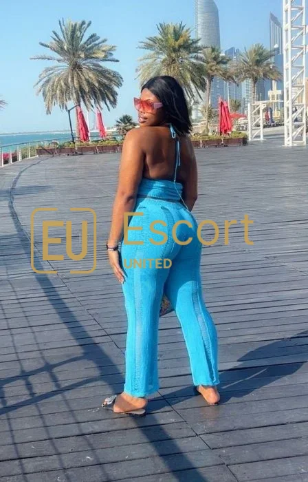 Escort Feyi in Abu Dhabi — Foto 2