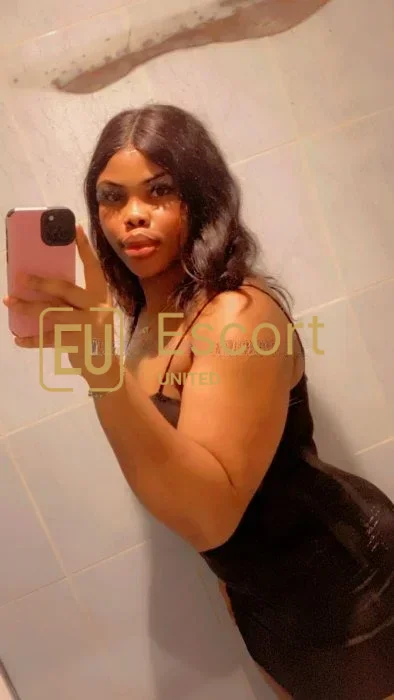 Feyi, Begleiterin in Abu Dhabi — Foto 5