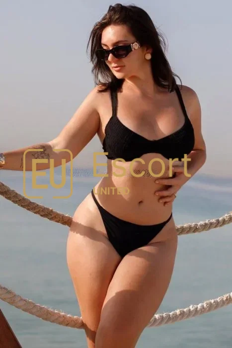 Meet April, escort in Abu Dhabi — photo 6