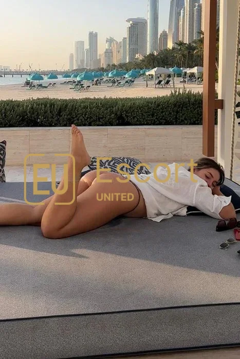 Female escort April in Abu Dhabi — photo 14